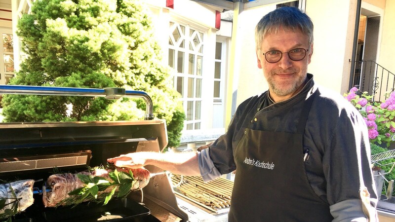 André Greul betreibt mit seiner Frau Simone seit rund 30 Jahren das Hotel Fürstenhof. Zusätzlich bietet er eine Grill- und Kochschule an. Das Restaurantkonzept wurde im vergangenem Jahr aufgrund Personalmangels auf Dinner-Abende umgestellt.