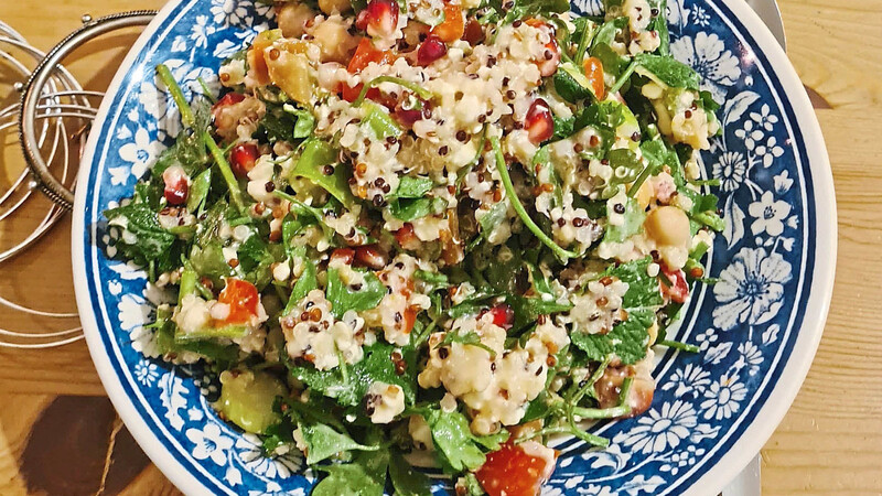 Sieht nicht nur schön aus, sondern schmeckt auch besonders gut: ein orientalischer Couscous-Salat.