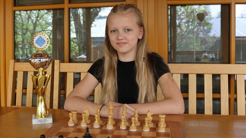 Bei der Bayerischen Einzelmeisterschaft hat sich Julia Schwarzfischer den Sieg in ihrer Altersklasse U 14 geholt. Ende Mai tritt das Rodinger Schachtalent bei der Deutschen Meisterschaft in Willingen an.