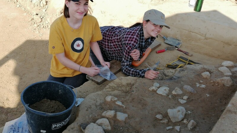 Die Schüler brachten zahlreiche Funde aus der mittleren Jungsteinzeit und späten Bronzezeit ans Tageslicht.