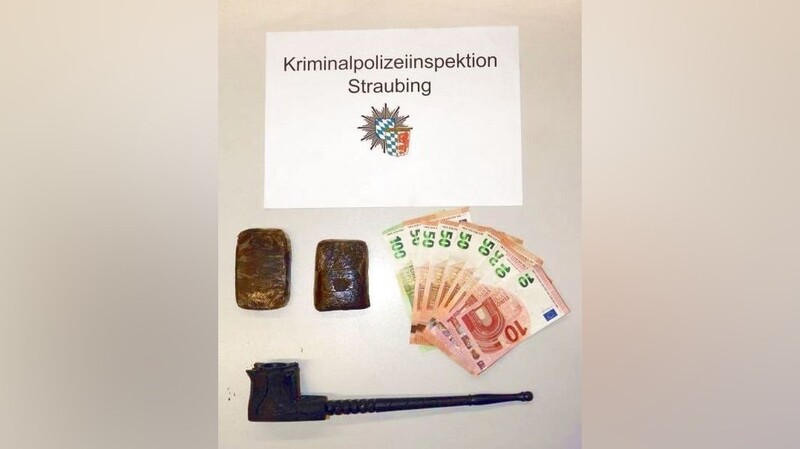 Im Auto eines 19-jährigen Mannes aus dem Landkreis Straubing-Bogen wurden am Donnerstag rund 200 Gramm Haschisch entdeckt.