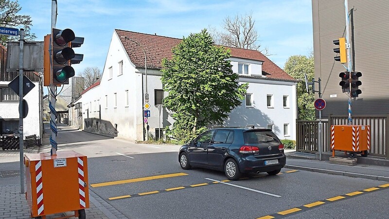 In der Veldener Straße tut seit dem Montag eine provisorische Ampel Dienst. Mit der Anlage soll geprüft werden, wieviele Fußgänger an dieser Stelle die Straße überqueren.
