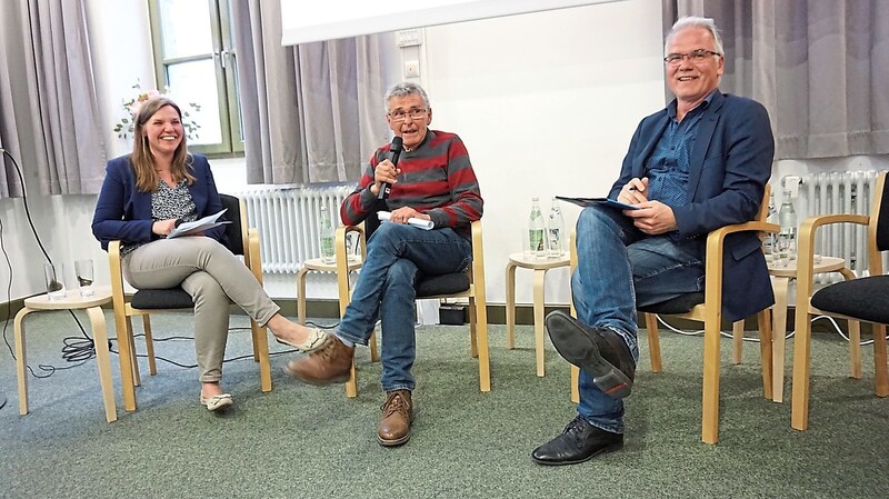 Zeitzeugen bei Podiumsgesprächen, von links: Cordula Unsicker (Bildungsreferentin EBW), Dieter Weber (erster Leiter EBW), Carsten Lenk (Leiter EBW).