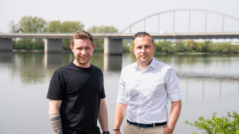 Machen fortan gemeinsame Sache: Sternekoch Daniel Klein (links), Inhaber des KOOK36, und André Karl, Geschäftsführer der K Gastronomie GmbH.