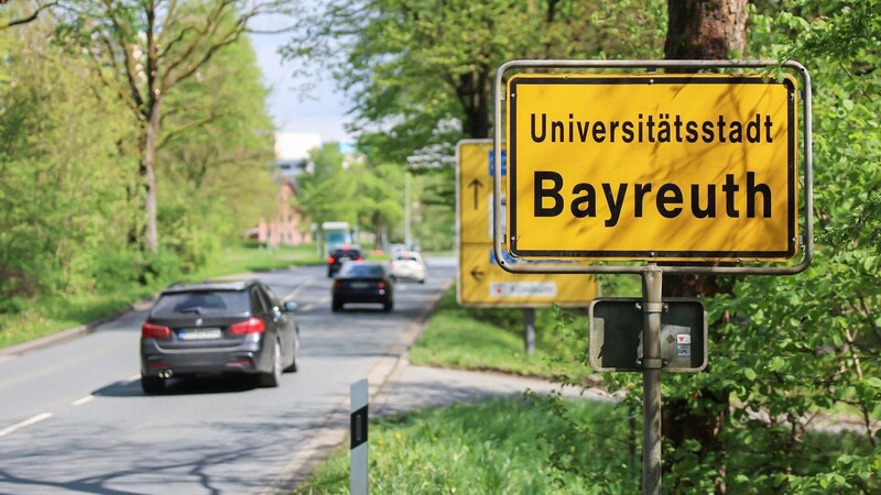 Die Polizei hat im Raum Bayreuth zwei Männer festgenommen. Sie sollen in Deutschland Informationen für den Geheimdienst in Russland gesammelt haben.