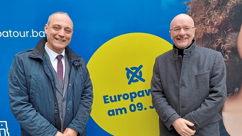 Wolfgang Bücherl (links) und OB Alexander Putz sind von der Idee eines vereinten Europas überzeugt.