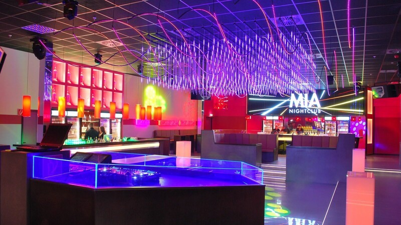 Der Mia Nightclub überzeugt durch sein Entertainment Angebot. Zahlreiche Events finden hier jedes Wochenende statt.