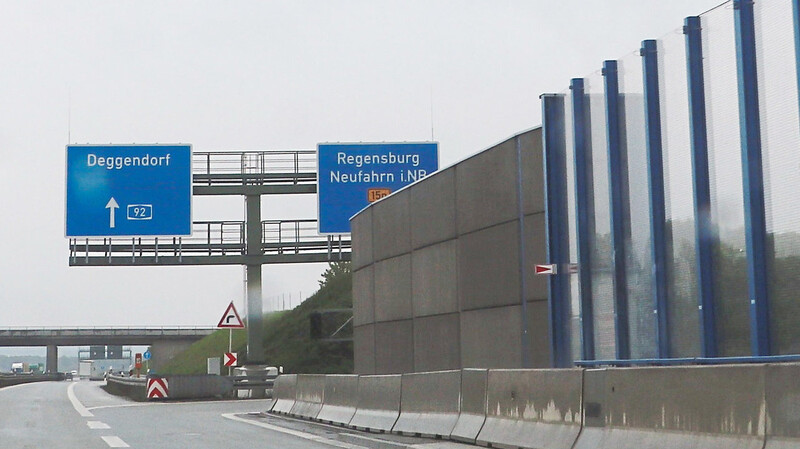 Das nützt wenig: Wer schon einmal von der A92 auf die B15neu Richtung Regensburg wechseln wollte, hat vielleicht die Ausfahrt verpasst. Die ist nämlich nicht so einfach zu finden. Aber das soll sich ändern.