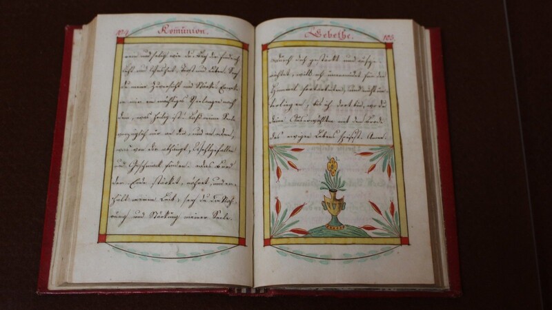 Dieses Gebetbuch ist fast 200 Jahre alt und zu besichtigen.