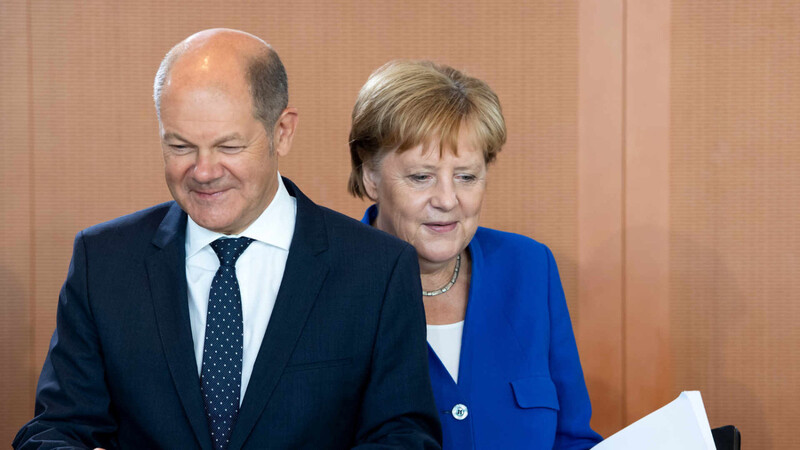 Finanzminister Olaf Scholz (SPD) und Bundeskanzlerin Angela Merkel (CDU) bei der Kabinettssitzung am Mittwochvormittag.