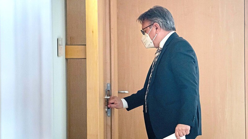 Der ehemaligen CSU-Politiker Georg Nüßlein strich für die Vermittlung von Masken-Geschäften Hunderttausende Euro an Provision ein. Strafrechtlich belangt wurde er nie.