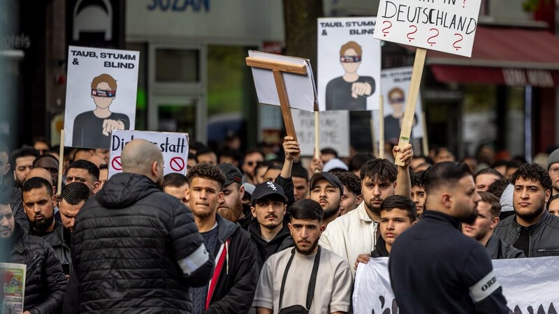 Nach einer Islamisten-Demonstration mit mehr als 1.000 Anhängern der Gruppierung "Muslim Interaktiv" in Hamburg werden die Stimmen nach Konsequenzen lauter.