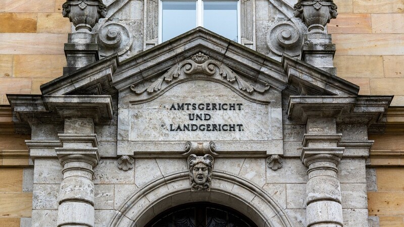 Die Verhandlung fand am Montag am Landgericht Regensburg statt. Ein Urteil soll im Juni verkündet werden.