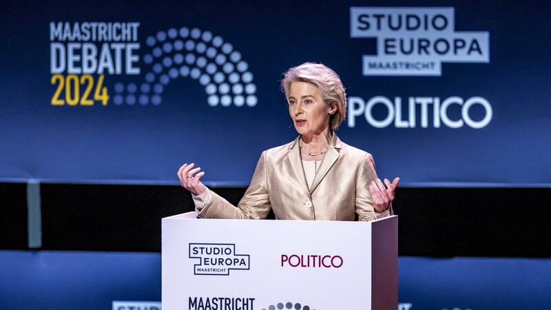 Ursula von der Leyen, Spitzenkandidatin der EVP und Präsidentin der Europäischen Kommission, spricht während der Maastricht-Debatte.