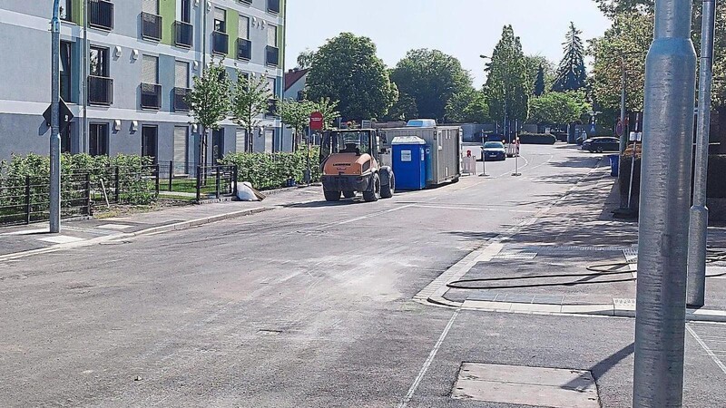 Seit der Woche vor Ostern war die Kreuzung Friedhofstraße/Stockergasse/Floridoweg gesperrt, um eine neue Ampelanlage zu installieren.