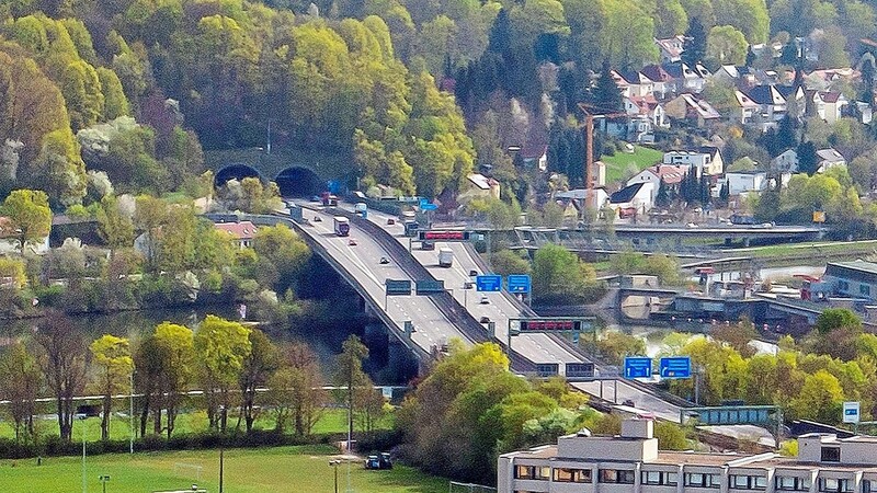 Nicht nur der Pfaffensteiner Tunnel, auch die Donaubrücke Pfaffenstein muss saniert werden.