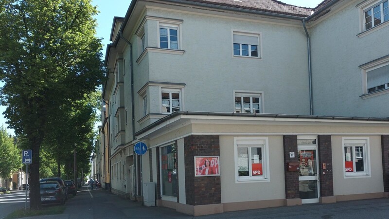 In diesem niedrigen Anbau an der Dr.-Otto-Höchtl-Straße/Ecke Von-Leistner-Straße befindet sich seit 2019 die SPD-Bezirksgeschäftsstelle.