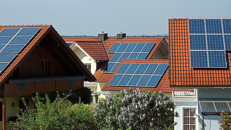 Auf zwei Dritteln der Wohnhausdächer im Landkreis Kelheim gibt es noch Potenzial für Solarstromanlagen.