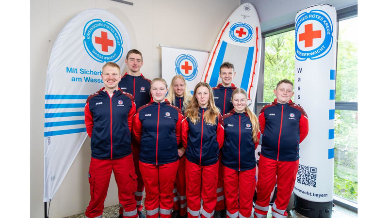 Die jungen Rettungsschwimmer aus Viechtach freuen sich über ihren Erfolg in Berg.