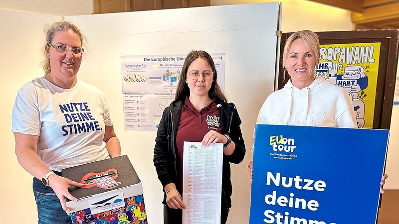 Melanie Neumann, Laura Pongratz und Karin Stelzer (von links) waren beziehungsweise sind die Motoren der "Schnitzeljagd" wie auch anderer Aktionen zum Thema "Europa".