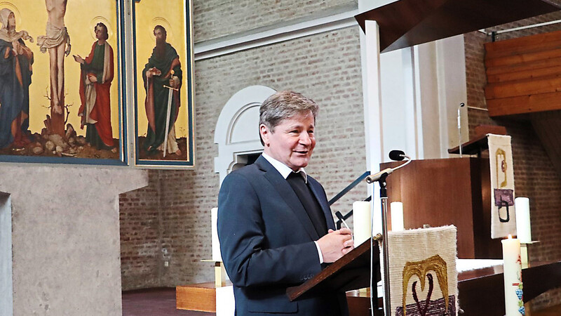 Bertram Stubenrauch ist Priester der Diözese Regensburg und seit 2006 Professor an der Ludwig-Maximilians-Universität München (LMU).