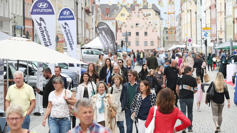Tausende Besucher kamen zum verkaufsoffenen Sonntag in die Landshuter Innenstadt.