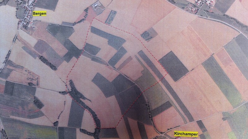 Die rot umrandete Fläche soll als Vorranggebiet für Windenergienutzung ausgewiesen werden, das hat der Stadtrat mehrheitlich beschlossen.