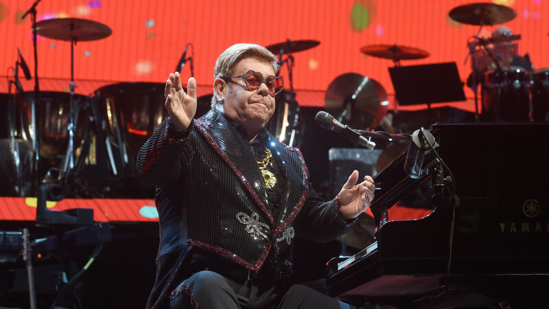 Der Meister am Flügel sagte "Servus": Elton John in der Olympiahalle.