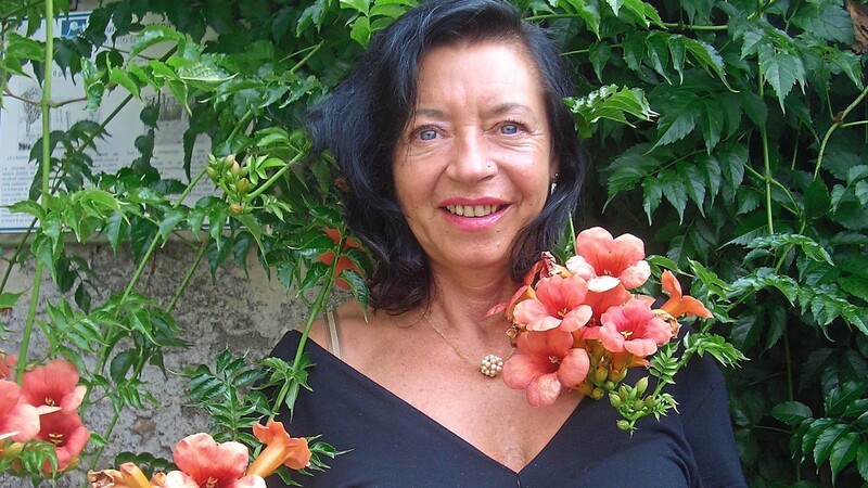Christina Scherl schreibt mit Leidenschaft Gedichte. Im März hat sie ihr erstes Buch "Poesie-Blüten - Ein Gedichtband über das Leben und die Natur" herausgebracht.