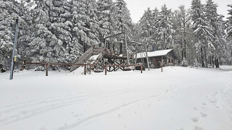 Winterwetter am 20. April an der Bergstation Pröller bei 35 Zentimetern Schneehöhe