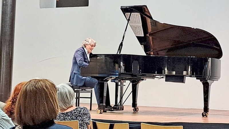 Nicht nur als Sängerbegleiter überzeugt Pianist Gerold Huber, sondern auch bei seinem Soloauftritt.