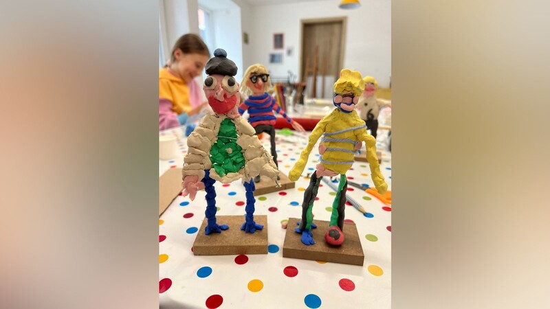 Die Kreativität kennt keine Grenzen: Grundschulkinder haben lustige Knetfiguren gestaltet.