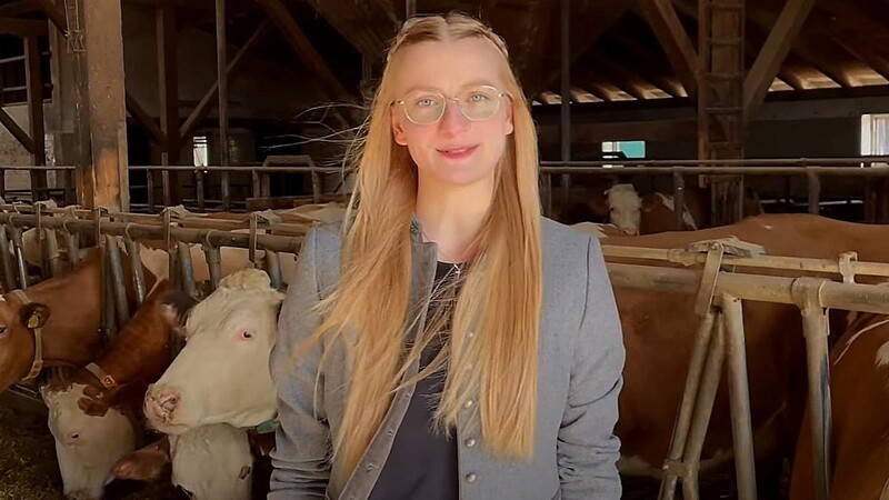 "Ich brauch Kühe um mich", bekennt Verena Wagner lachend. Die Pemflingerin ist die neue Milchprinzessin.