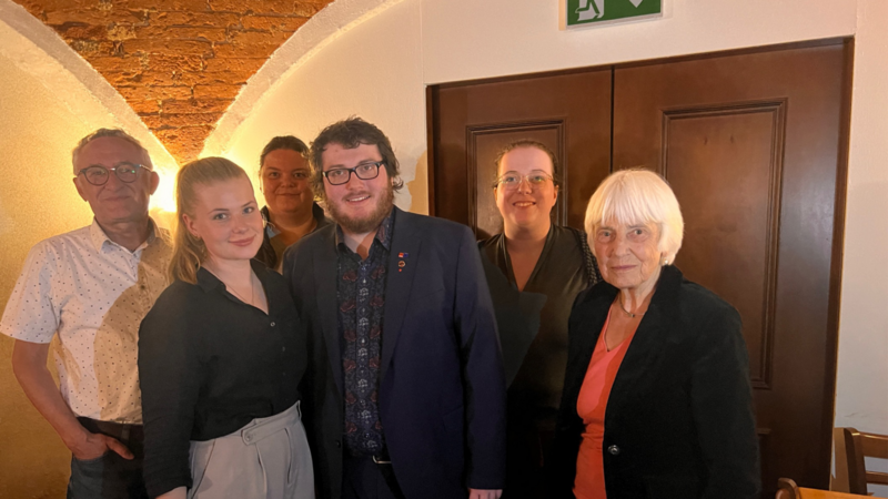 Ein Teil des neuen SPD-Ortsvorstands (von links): Klaus Kerscher, Annika Hagn, Sabine Kohler, Pascal Padua, Juliane Herzog sowie Irene Janner.