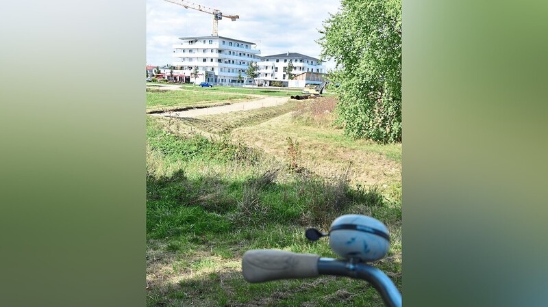 Die Anbindung des Allachbachradweges an das neue Baugebiet am Kronsteig ist die erste Maßnahme des Projekts "Auf Straubings grünen Wegen", die bereits im Bau ist.