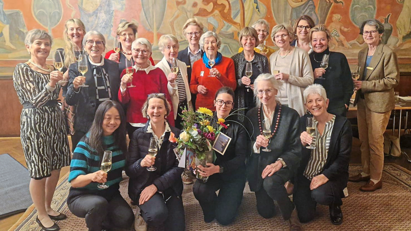 Der Verein Soroptimist besteht derzeit aus 42 Mitgliedern. Birgit Specht (Fünfte von links) organisiert das Jubiläumsfest.