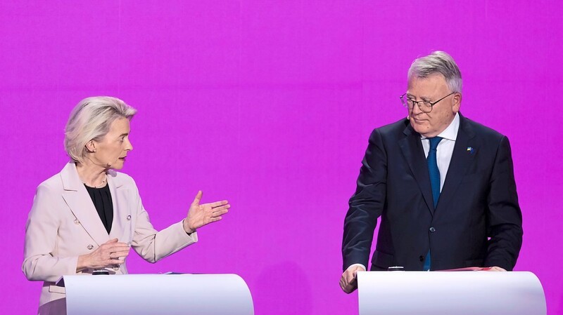 Die EVP-Spitzenkandidatin Ursula von der Leyen debattiert mit dem Sozialdemokraten Nicolas Schmit.