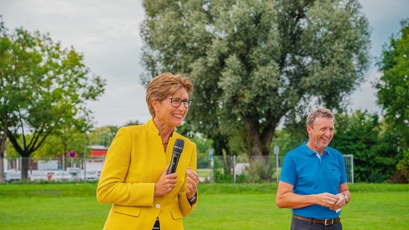 BMW Werkleiterin Ilka Horstmeier zeigte sich vom Camp begeistert.
