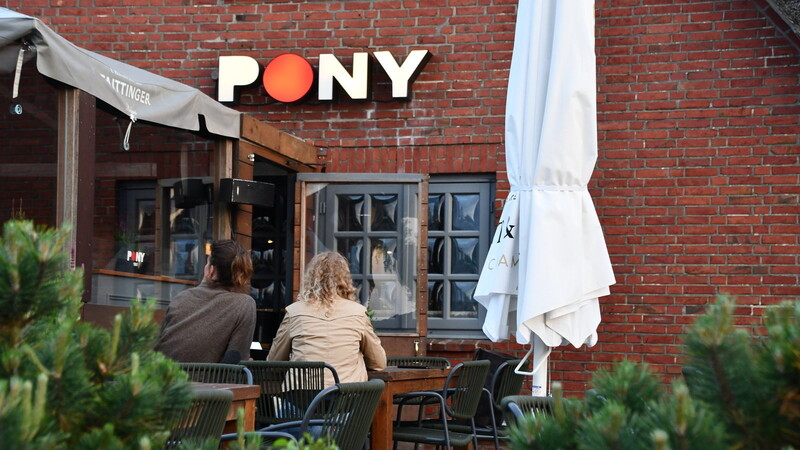 Die Sylter Bar "Pony" hat nach Bekanntwerden des Videos mit rechtsextremen Parolen Strafanzeige gestellt.