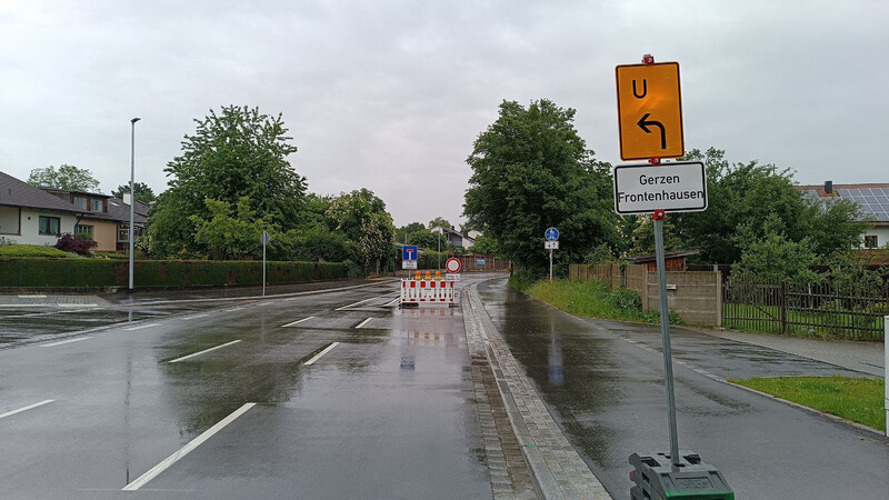 Seit Montag ist die Frontenhausener Straße (Staatsstraße 2083) ab der Gobener Straße gesperrt.