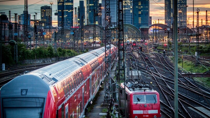 Bund und Deutsche Bahn wollen in den kommenden zehn Jahren rund 86 Milliarden Euro in den Erhalt des Schienennetzes stecken.