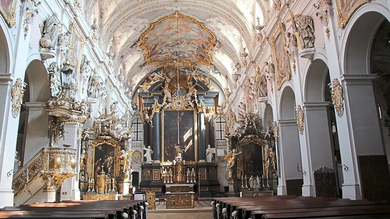 In der Basilika Sankt Emmeram zeigt sich die Kunst von der Karolingerzeit bis heute - jetzt muss die Kirche saniert werden.