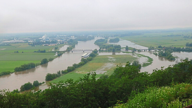 Die Donau am Sonntagvormittag mit einem Pegel knapp an der Meldestufe 3. Bis zum heutigen Montag soll er Meldestufe vier erreichen, bis Mittwoch den Höchststand.