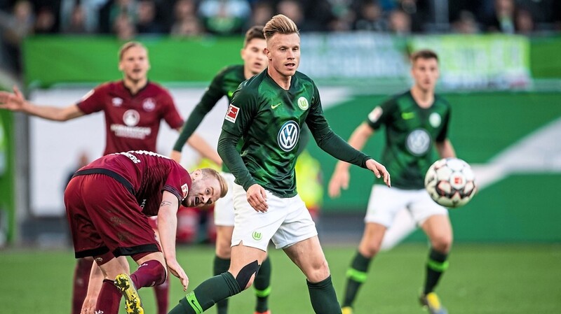 EINEN AUSSETZER von Nürnbergs Sebastian Kerk (l.) nutzte Wolfsburg mit Yannick Gerhardt zur 1:0-Führung.