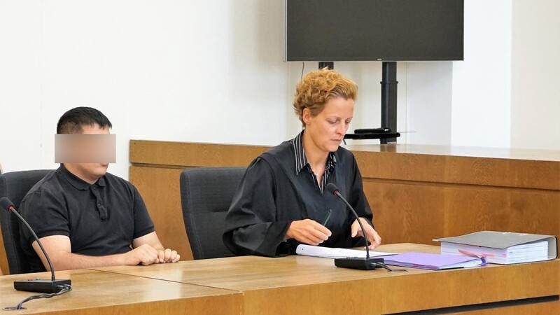 Der wegen versuchten Totschlags verurteilte Angeklagte will mit seiner Verteidigerin Katrin Herzog voraussichtlich Revision einlegen.