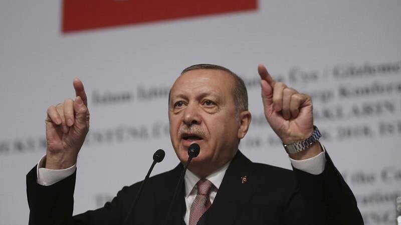 Präsident und AKP-Chef Recep Tayyip Erdogan hatte schon kurz nach der Wahl in Istanbul von Regelwidrigkeiten und "Diebstahl an den Urnen" gesprochen. Jetzt wird die Bürgermeisterwahl wiederholt.