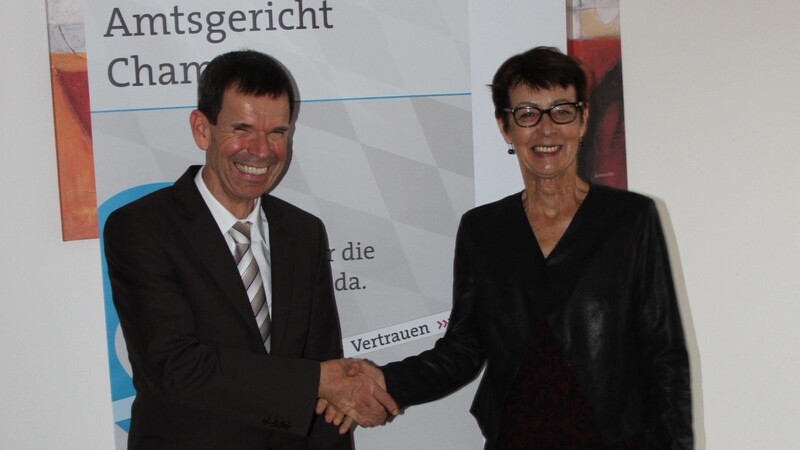 Shake hands: Direktor Kopp und Präsidentin Dworazik.