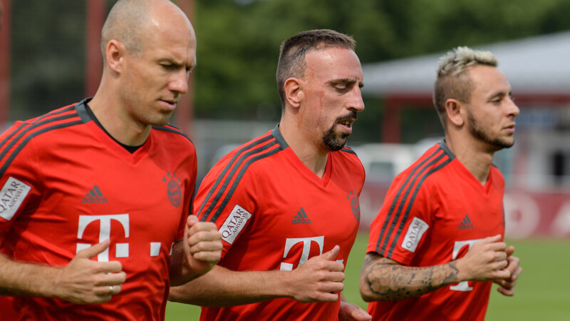 Routiniers: Arjen Robben (li.) und Franck Ribery (Mi.) waren lange Jahre beim FC Bayern.