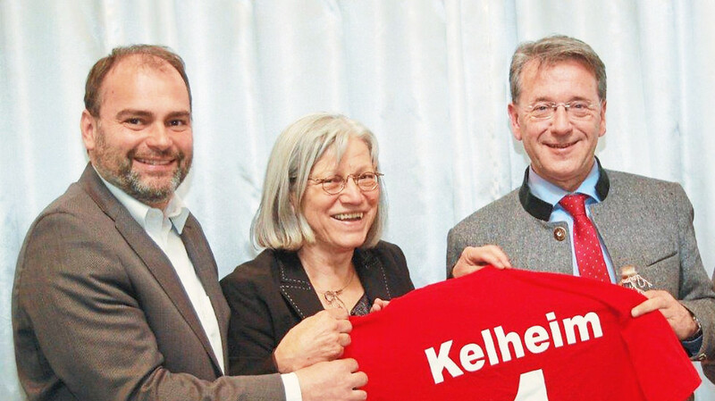 Horst Hartmann (rechts), hier zusammen mit SPD-Kreisvorsitzender Johanna Werner-Muggendorfer und Landratskandidat Stephan Schweiger, will die Nummer 1 in Kelheim bleiben.