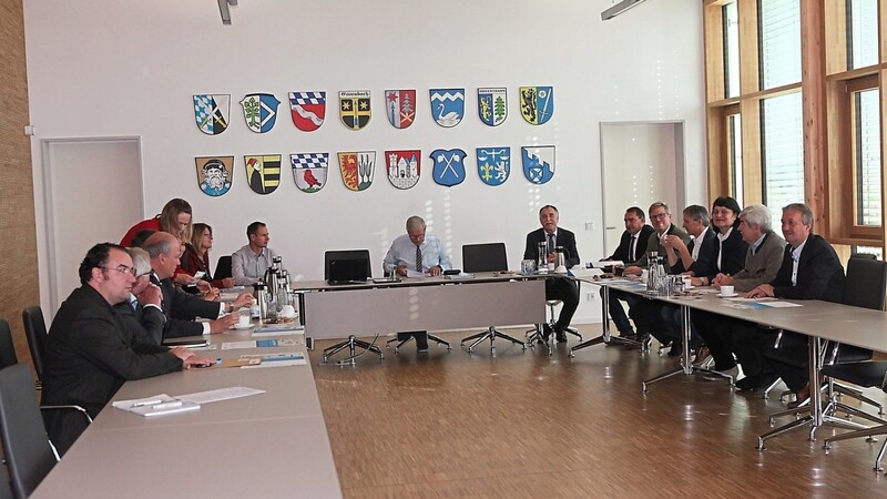 Der Ausschuss des Zweckverbandes zur Wasserversorgung der Rottenburger Gruppe tagte erstmals im neuen Sitzungssaal im Anbau, in dem auch das Informationszentrum untergebracht ist.